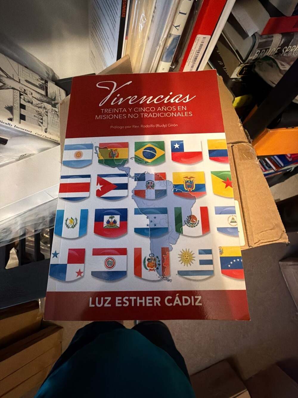 Vivencias: Treinta y cinco años en misiones no tradicionales by Luz Esther Cádiz